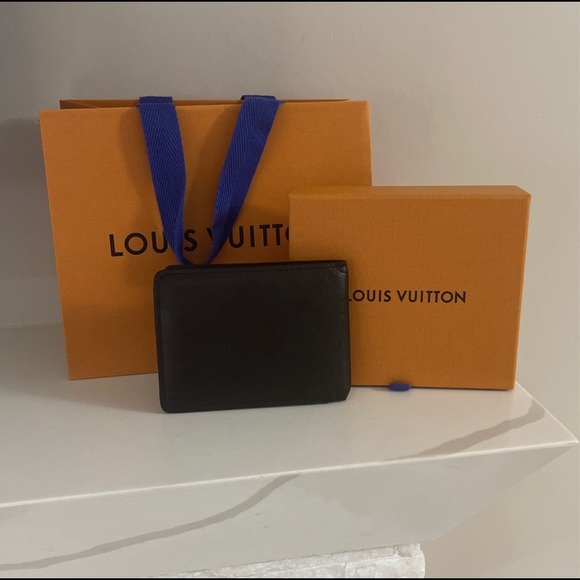 Louis Vuitton Mens Multiple Wallet